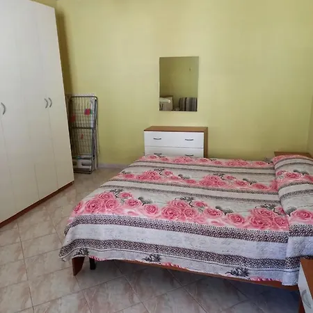Casa Vacanze Per Estate Vicina Al Mare E Al Centro Paese بيت للعطل Marina di San Lorenzo
